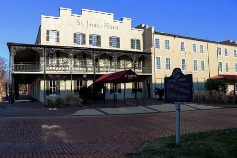 This Famous Hotel In Alabama Is Also One Of The Most Historic Places You'll Ever Sleep