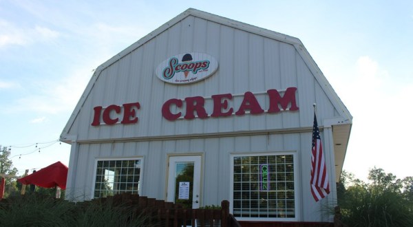 Treat Yourself To A Huge Banana Split At Scoops Ice Cream In Indiana