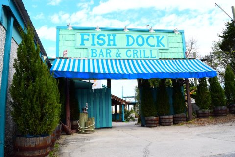 This Georgia Seafood Spot Offers Fresh Food Cooked Straight From The Boat