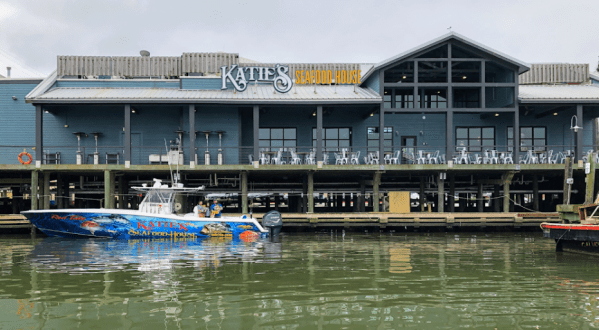 This Texas Seafood Spot Offers Fresh Food Cooked Straight From The Boat