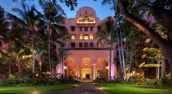 The Most Famous Hotel In Hawaii Is Also One Of The Most Historic Places You’ll Ever Sleep