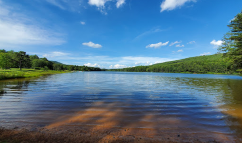 This Small Mountain Lake In West Virginia Offers The Perfect Way To Spend An Afternoon