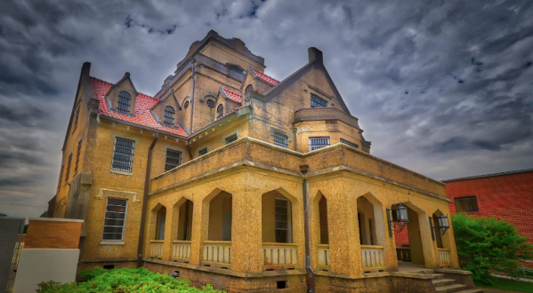 This Abandoned Louisiana Jail Is Thought To Be One Of The Most Haunted Place On Earth