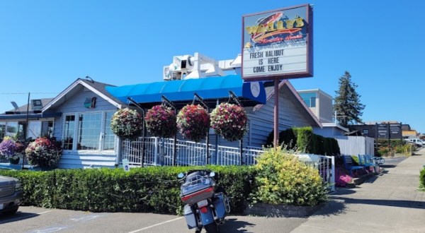Some Of The Best Crispy Fried Seafood In Washington Can Be Found At Wally’s Chowder House