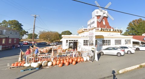 The Best Shoofly Pie In The World Is Located At This Pennsylvania Bakery