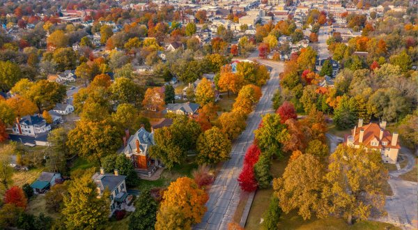 Few People Know This Charming Small Town In Missouri Is Known As America’s Maple Leaf City