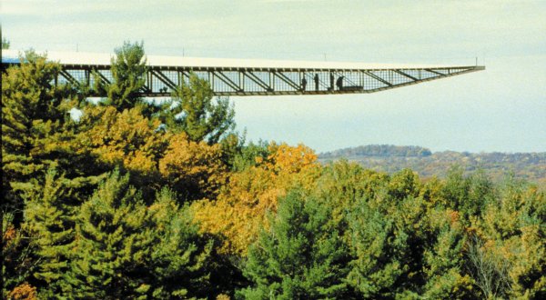 The Amazing Glass-Bottomed Overlook In Wisconsin Will Bring Out The Adventurer In You