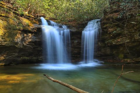 This 5.5-Mile Trail In South Carolina Leads To A Rare Double Waterfall From Two Creeks