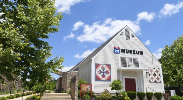 Few People Know This Charming Small Town In Kentucky Is The Home To The Country Music Highway Museum On U.S. 23