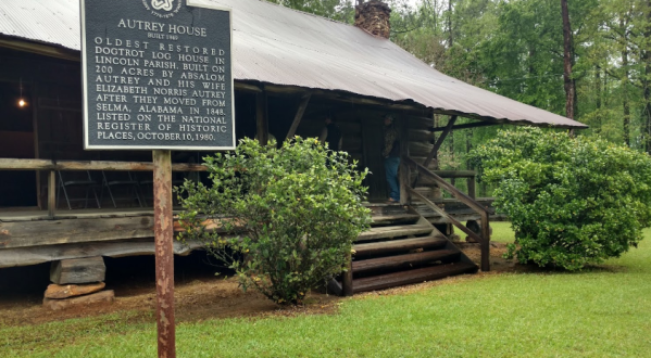 Few People Know This Charming Small Town In Louisiana Is The Dogtrot Capital Of The World