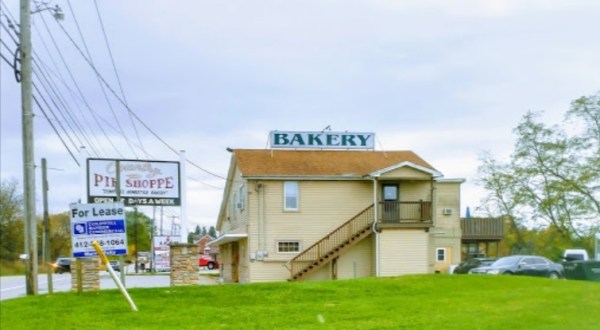 The Small Town Near Pittsburgh Boasting World-Famous Pie Is The Sweetest Day Trip Destination