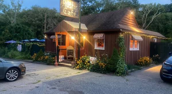 One Of The Most Rustic Restaurants In Connecticut Is Also One Of The Most Delicious