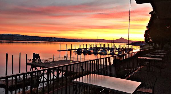 The Amazing Oregon Restaurant You Can Only Get To By Boat