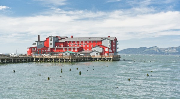 Located Literally 600 Feet Into The Columbia River, Oregon’s Cannery Pier Hotel Is a Next-Level Waterfront Experience