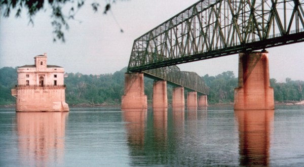 The Sinister Story Behind The Chain Of Rocks Bridge In Missouri Will Give You Chills