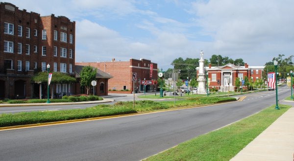 Few People Know This Charming Small Town In Georgia Is The Halfway Point Between Savannah And Atlanta
