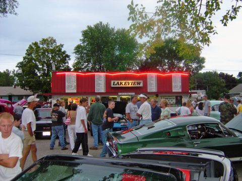 The Oldest Drive-In Restaurant In Minnesota Still Has Cars Lining Up Around The Corner