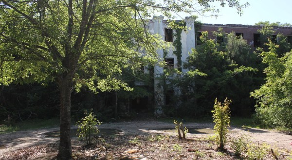 This Abandoned Alabama Hospital Is Thought To Be One Of The Most Haunted Places On Earth
