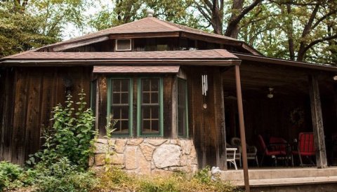 There's A Cabin Hiding In An Iowa Park Where You Can Camp Year-Round