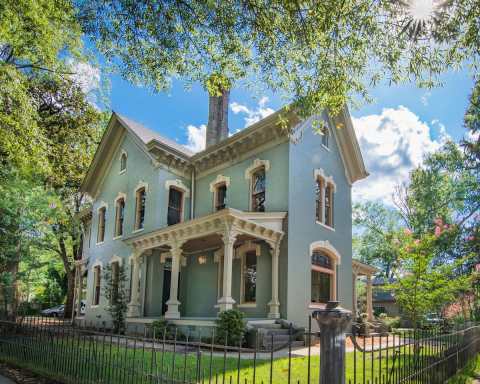 This Historic Home In Arkansas Is Now A One-Of-A-Kind Airbnb You Can Stay In