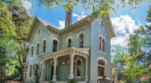This Historic Home In Arkansas Is Now A One-Of-A-Kind Airbnb You Can Stay In