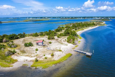 The Hidden Eco-Glamp Island Cottage In North Carolina Is A Beach Getaway With The Utmost Charm