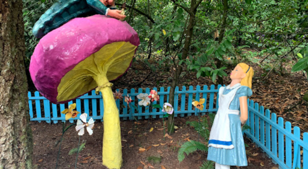 There Are Giant Fairy Tale Characters Hiding At The Enchanted Forest In Oregon Just Like Something Out Of A Storybook