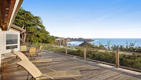 Forget The Resorts, Rent This Charming Waterfront VRBO In Northern California Instead