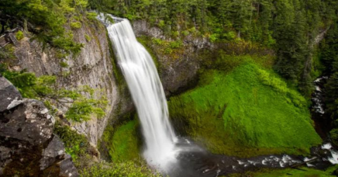 6 Easy-Access Oregon Waterfalls That Are Perfect For A Summer Adventure