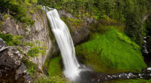6 Easy-Access Oregon Waterfalls That Are Perfect For A Summer Adventure