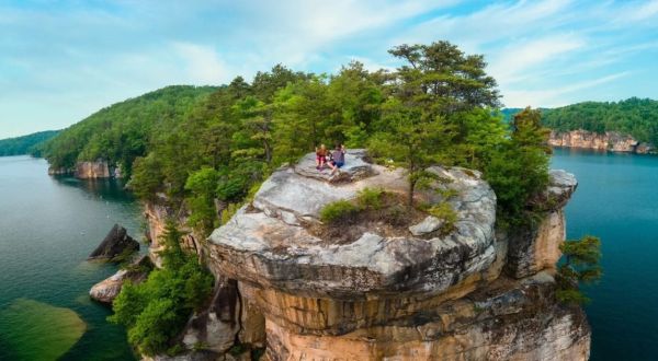 7 Easy And Beautiful Spring Hikes Everyone In West Virginia Will Love