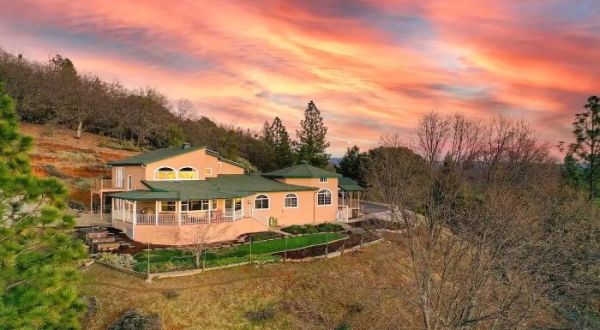 Wake Up On Top Of A Mountain At This Sierra Nevada Airbnb In Northern California