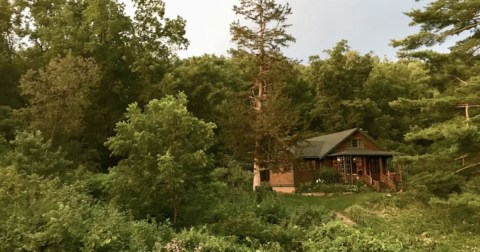 There's A Secret Garden-Themed Airbnb In Iowa And It's The Perfect Hidden Getaway