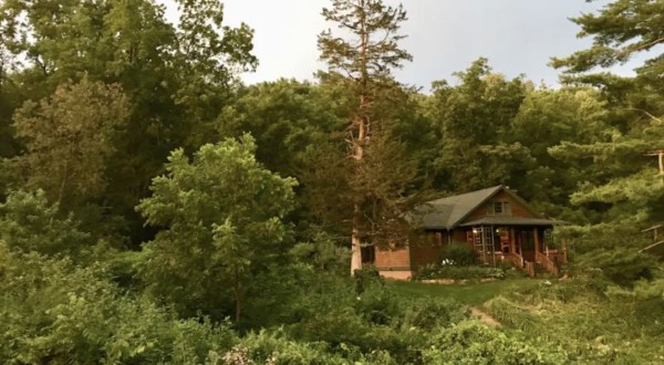 There’s A Secret Garden-Themed Airbnb In Iowa And It’s The Perfect Hidden Getaway