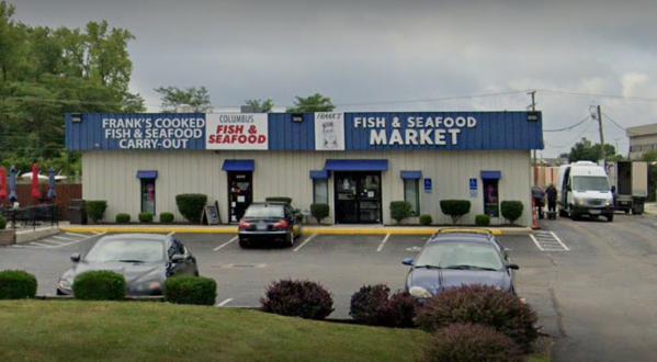For The Best Fried Fish Of Your Life, Head To This Hole-In-The-Wall Seafood Restaurant In Ohio