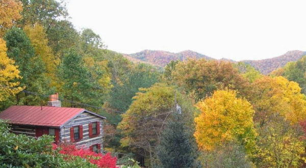Virginia’s Sugar Tree Inn Is A Humble Little Resort With Some Of The Best Views Around