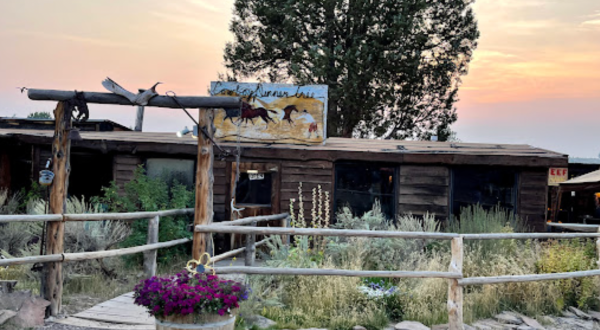 One Of The Most Rustic Restaurants In Oregon Is Also One Of The Most Delicious