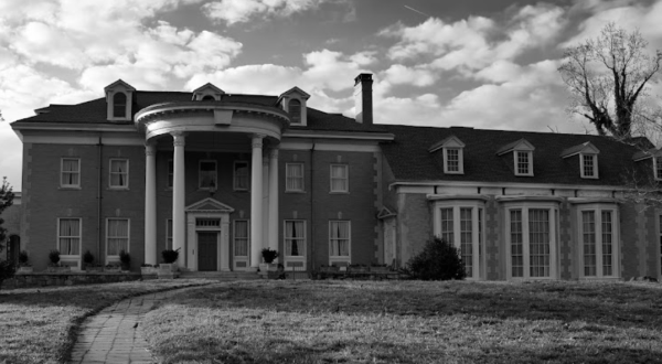 Explore What Remains Of This 1800s-Era Abandoned Mansion In Georgia
