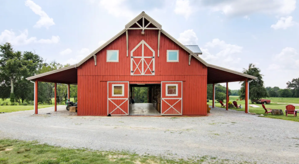 Stay Overnight At This Spectacularly Unconventional Farm In Nashville