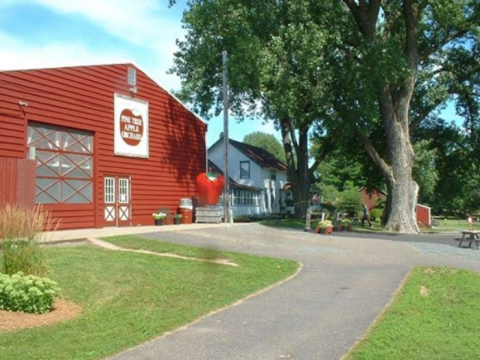 The Best Strawberry Rhubarb Pie In The World Is Located At This Minnesota Farm Market