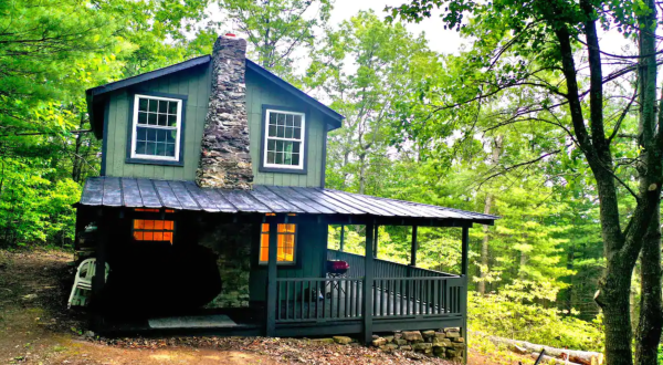 Go Completely Off The Grid When You Stay At This Charming Cabin In The Woods In Virginia