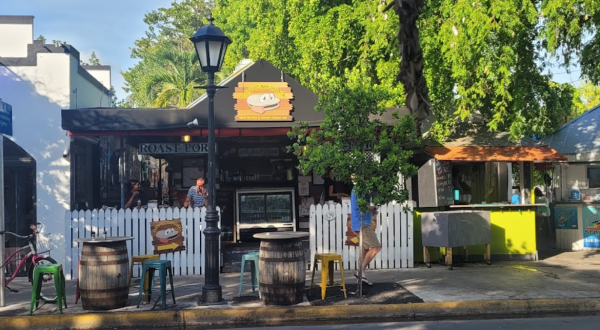 DJ’s Clam Shack In Key West, Florida Might Just Have The Best Clams Around