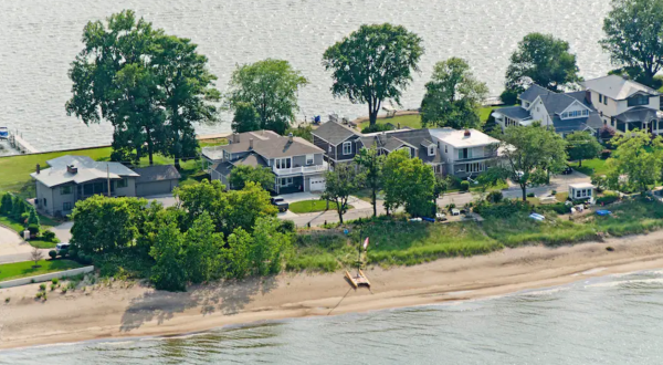 This Hidden Cottage In Ohio Is A Beachfront Getaway With The Utmost Charm