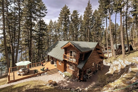 The Hidden Lake Vista Retreat In Montana Is A Lake Getaway With The Utmost Charm