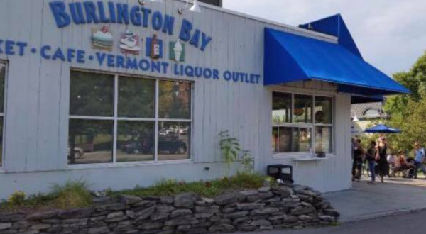 For The Best Clam Chowder Of Your Life, Head To This Hole-In-The-Wall Waterfront Restaurant In Vermont