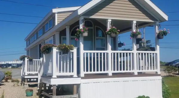 5 Waterfront Cottages To Stay In For A Picture Perfect Beach Getaway In Rhode Island 