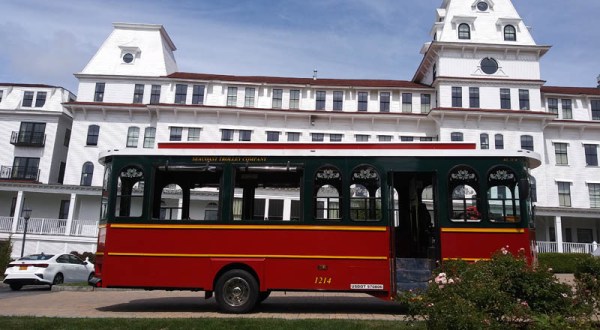 Take A Trolley Tour Of Portsmouth, New Hampshire, Then Explore The Historic District Downtown Along The Atlantic Ocean