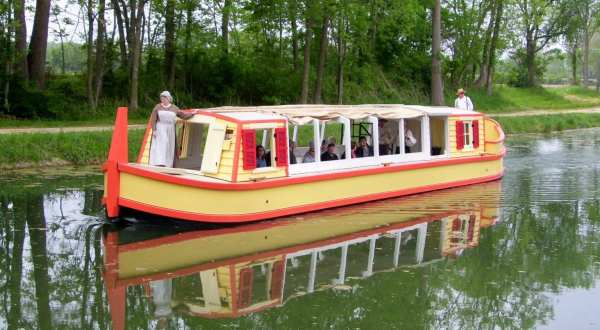 Take A Ride On This One-Of-A-Kind Canal Boat In Indiana