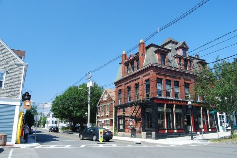 There Are 3 Must-See Historic Landmarks In The Charming Town Of Bristol, Rhode Island
