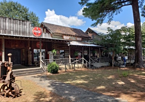One Of The Most Rustic Restaurants In Alabama Is Also One Of The Most Delicious